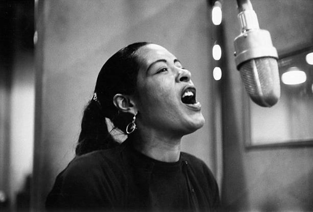 Billie Holiday | Η  γυναίκα με τη βασανισμένη ζωή που με την ιδιαίτερη φωνή & το στυλ της, καθόρισε την jazz