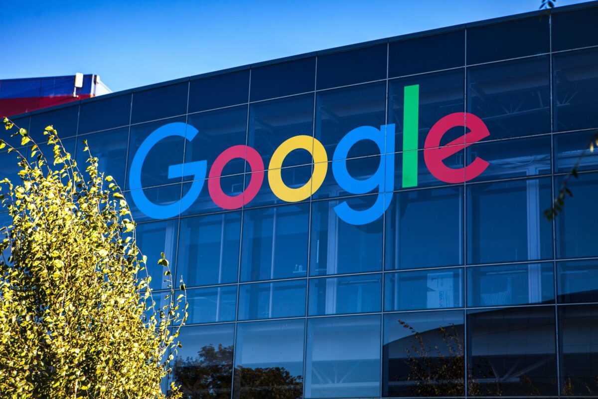 Επίθεση χάκερ στη Google – Η προειδοποίηση στους χρήστες του Chrome