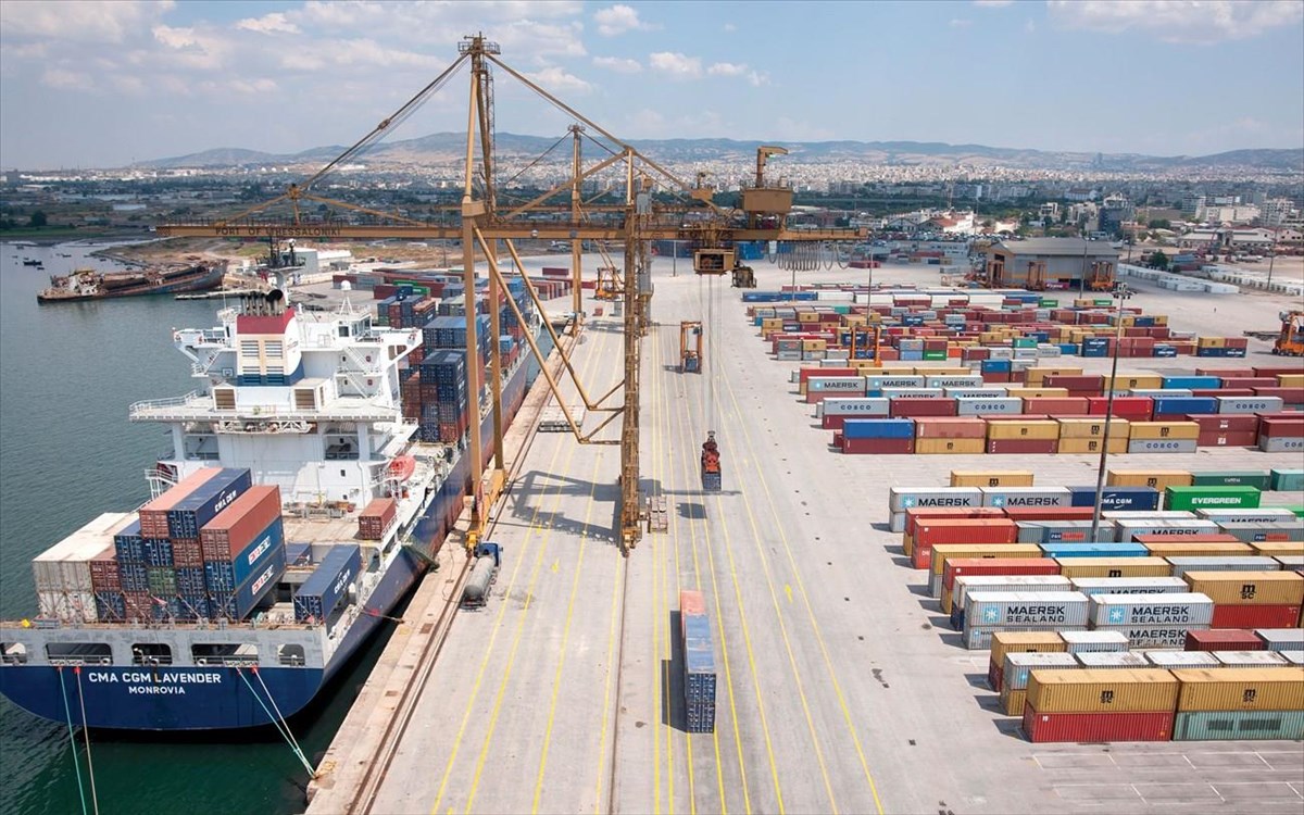 Ενισχύονται οι υποδομές στο λιμάνι της Θεσσαλονίκης με δύο νέες γερανογέφυρες