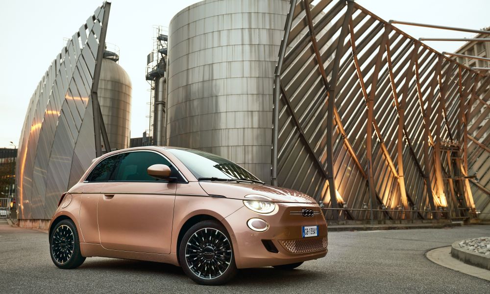 To Fiat 500 μετατρέπεται σε έργο τέχνης (video)