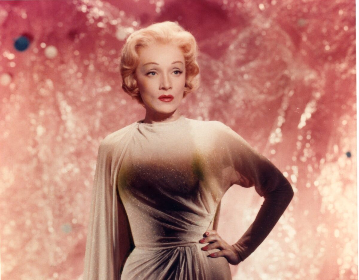 Marlene Dietrich | H ιστορία της μυστηριώδους femme fatale που πολέμησε τον ναζισμό