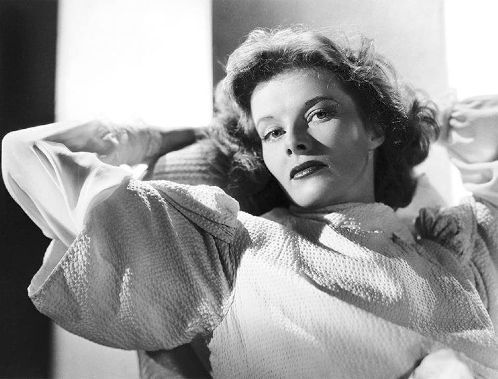 Katharine Hepburn | Η εμβληματική σταρ που κέρδισε 4 Όσκαρ κι άνοιξε τον δρόμο για τις ηθοποιούς του Χόλιγουντ