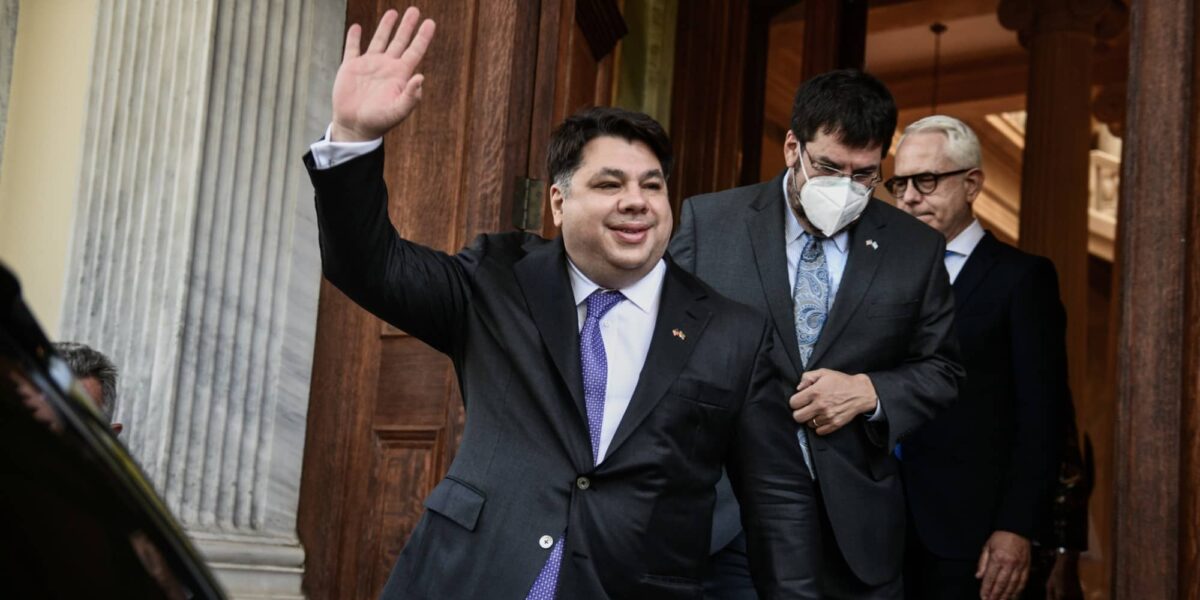 Guardian για Τσούνη: Άσχετος με το αντικείμενο – Έγινε πρέσβης στην Αθήνα χάρη στις δωρεές στο Δημοκρατικό κόμμα