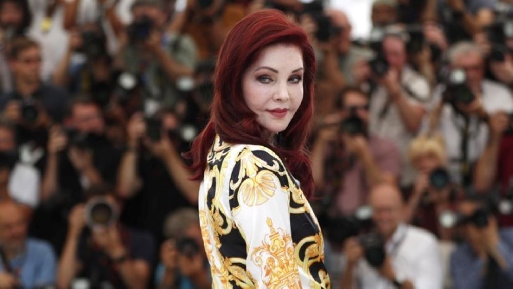 Στο κόκκινο χαλί των Καννών η Priscilla Presley για την πρεμιέρα του "Elvis"