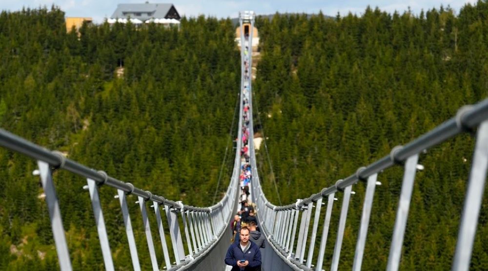 Sky Bridge 721, η μεγαλύτερη κρεμαστή πεζογέφυρα στον κόσμο