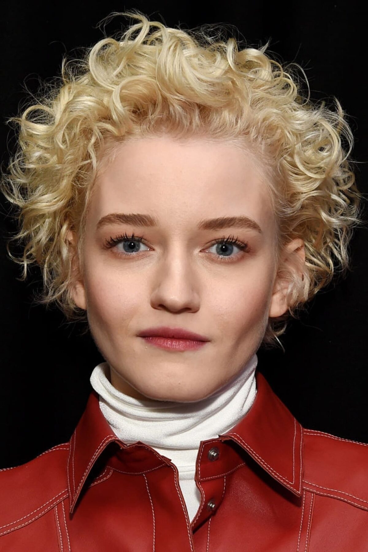 Η Julia Garner το φαβορί ανάμεσα σε 12 υποψήφιες να ενσαρκώσει τη Madonna
