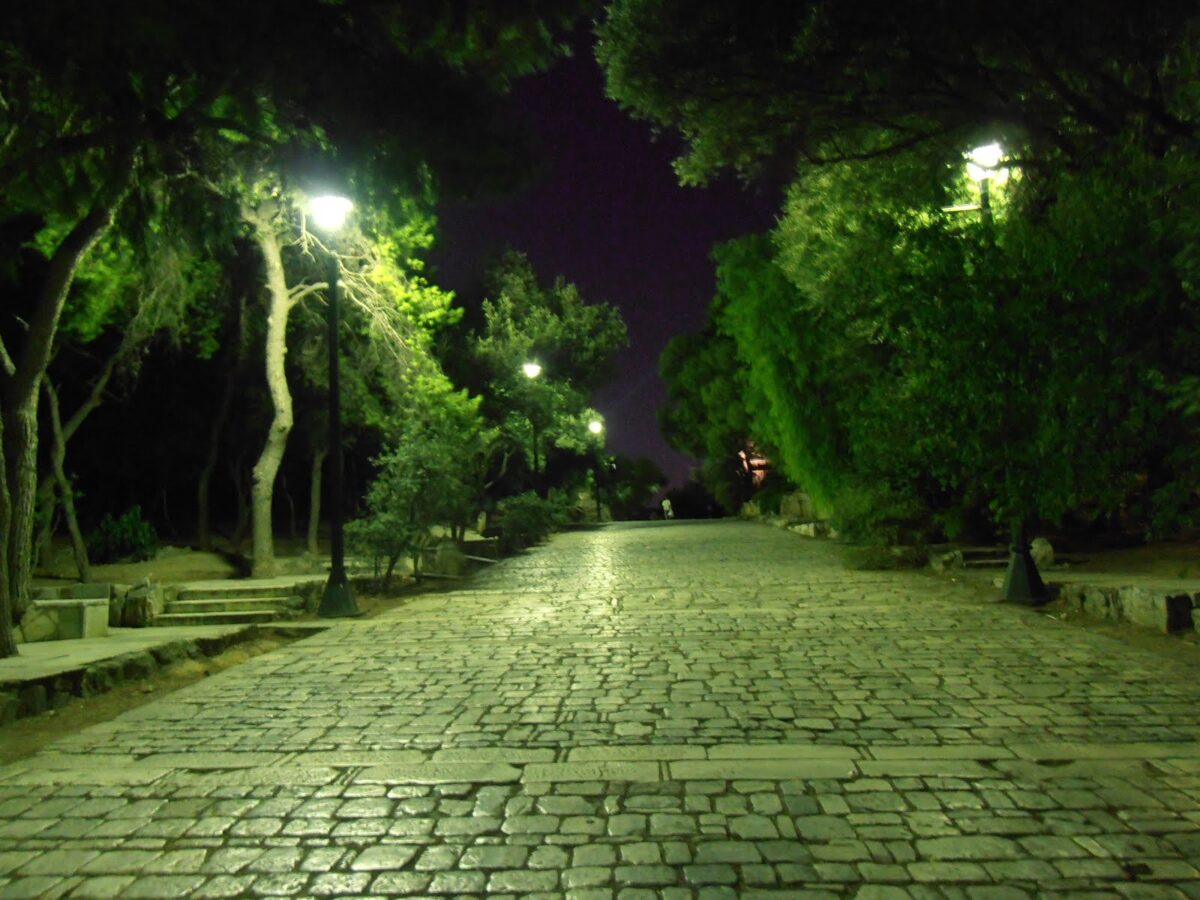 Ο Χιγκς, τα αόρατα σωματίδια και η κρυμμένη συμμετρία της Φύσης