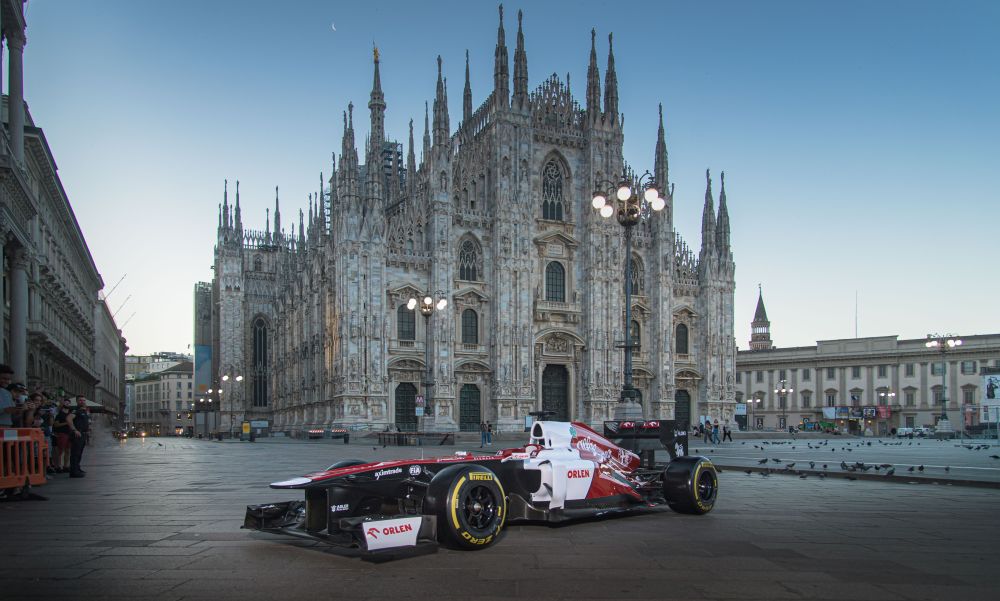 H Alfa Romeo ξύπνησε το Μιλάνο με ήχους… Formula 1!
