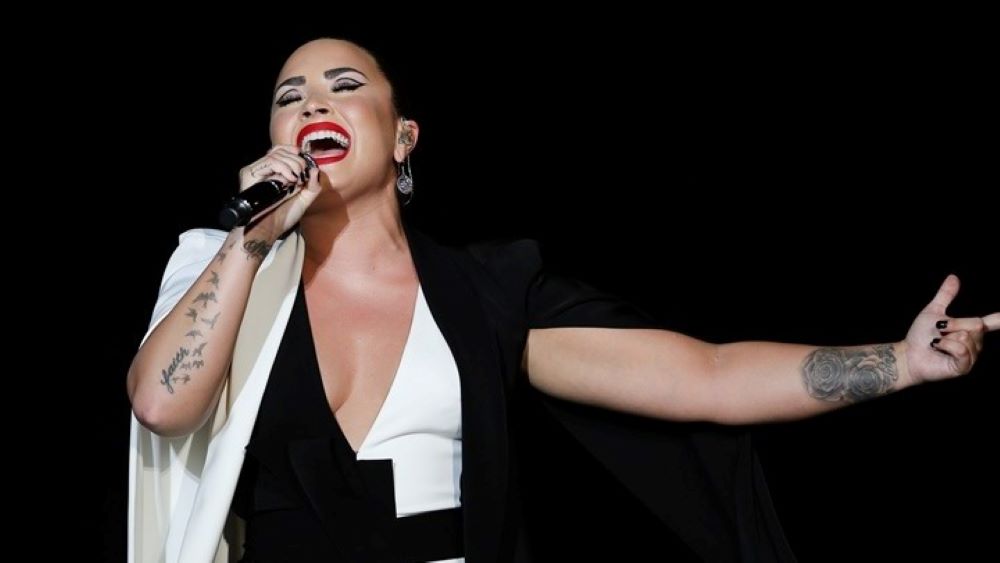 Η Demi Lovato αποκάλυψε το καινούριο τραγούδι της που θα κυκλοφορήσει στις 15 Ιουλίου