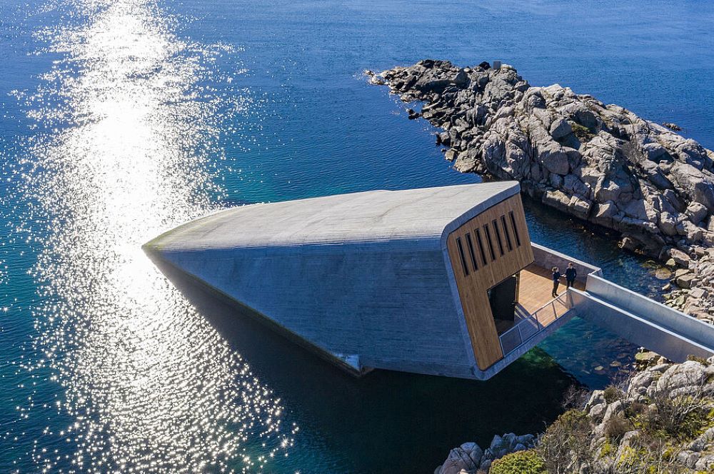 Το υποθαλάσσιο ρεστοράν «Under» στη Νορβηγία μεταμορφώθηκε σε τεχνητό ύφαλο