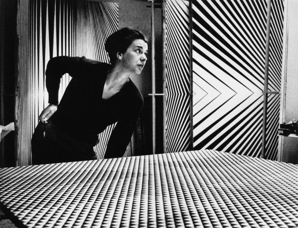 Bridget Riley | H καλλιτέχνιδα με τις οπτικές ψευδαισθήσεις