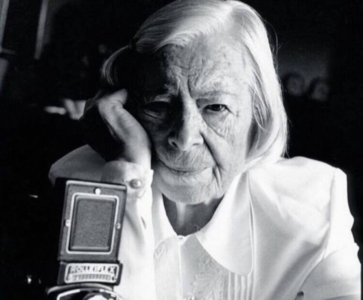 Nelly | Η βασίλισσα της νεοκλασικής φωτογραφίας