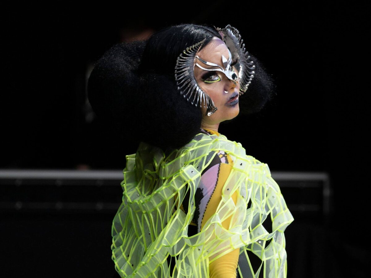 Η Bjork επιστρέφει δυναμικά με νέο άλμπουμ