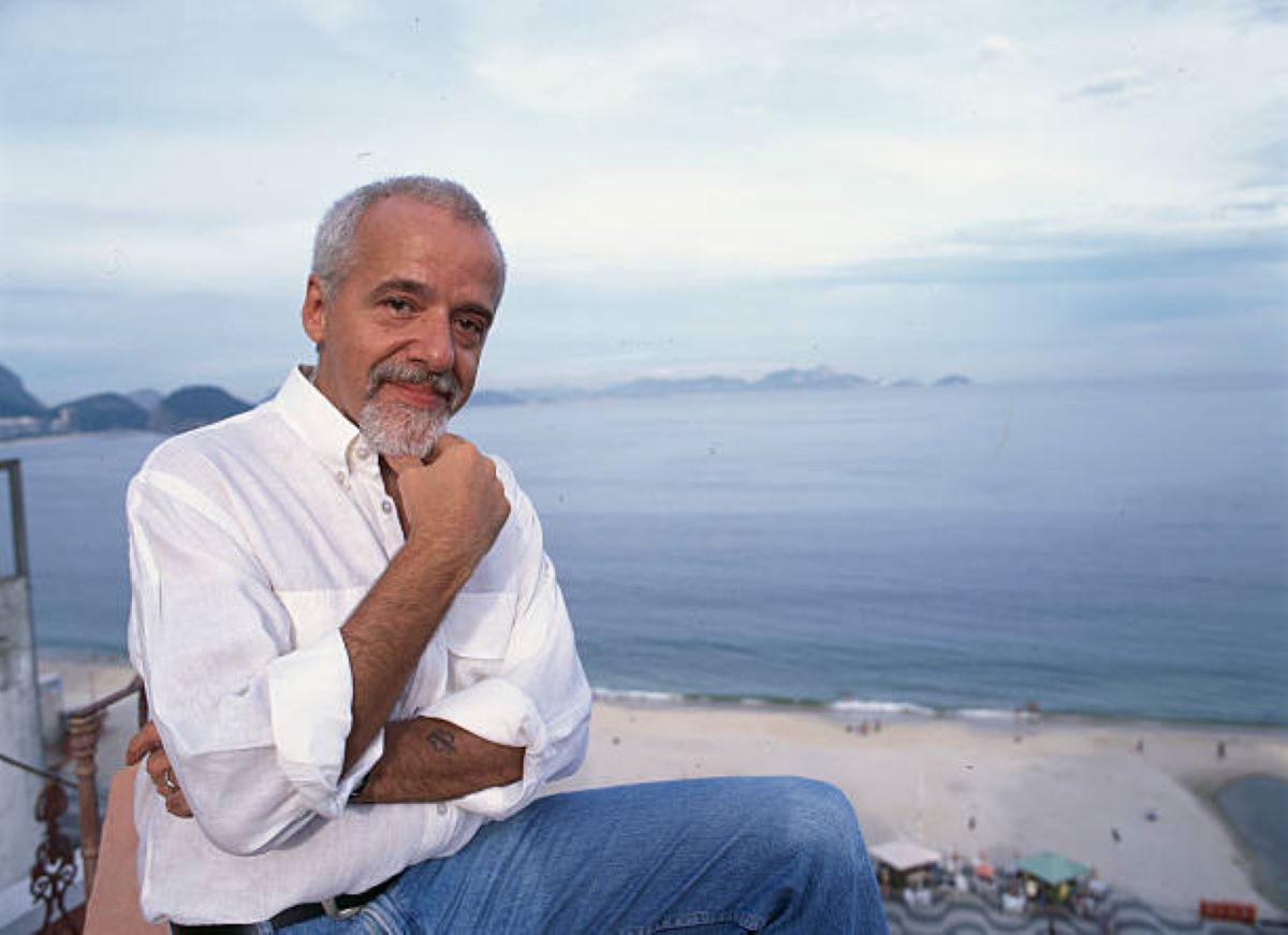 Paulo Coelho | Ο συγγραφέας των best sellers που έφερε το σύμπαν πιο κοντά μας