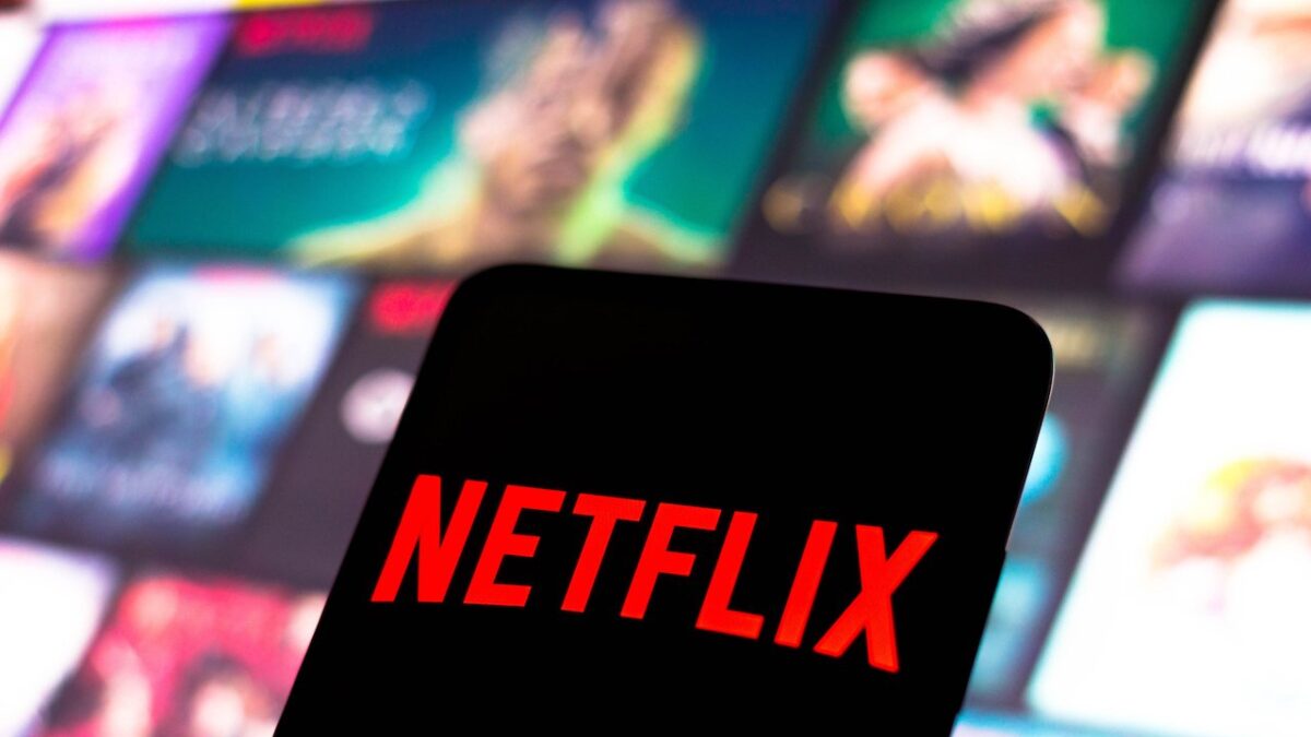 Netflix: Στο μισό η συνδρομή εντός του 2023 αλλά με διαφημίσεις