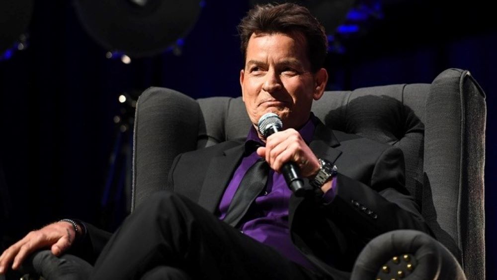 "Βγήκε η λυπητερή" για τον Charlie Sheen μέσω εξωδικαστικού συμβιβασμού