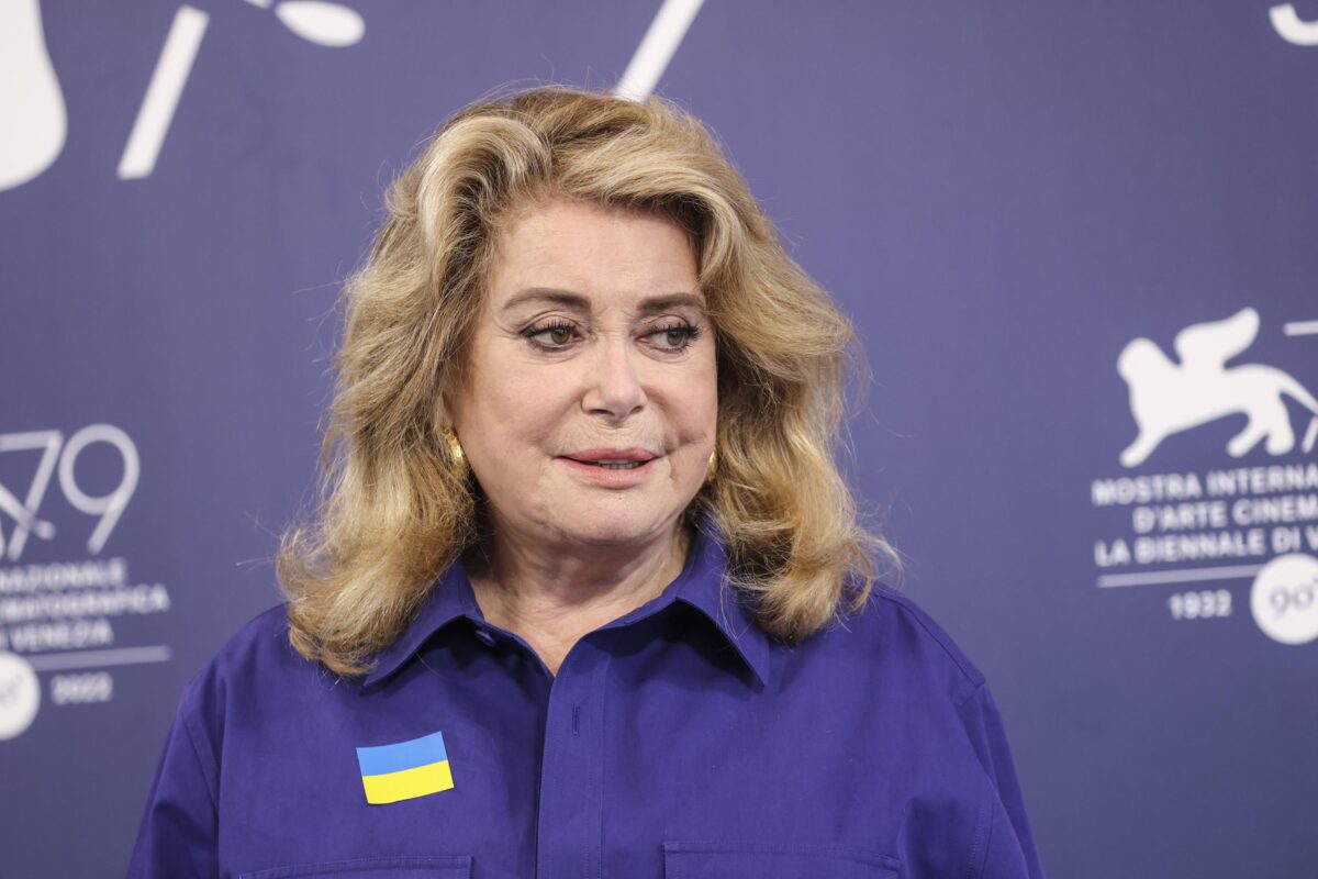 Η μοναδική Catherine Deneuve τιμώμενη προσωπικότητα στο φετινό φεστιβάλ Βενετίας