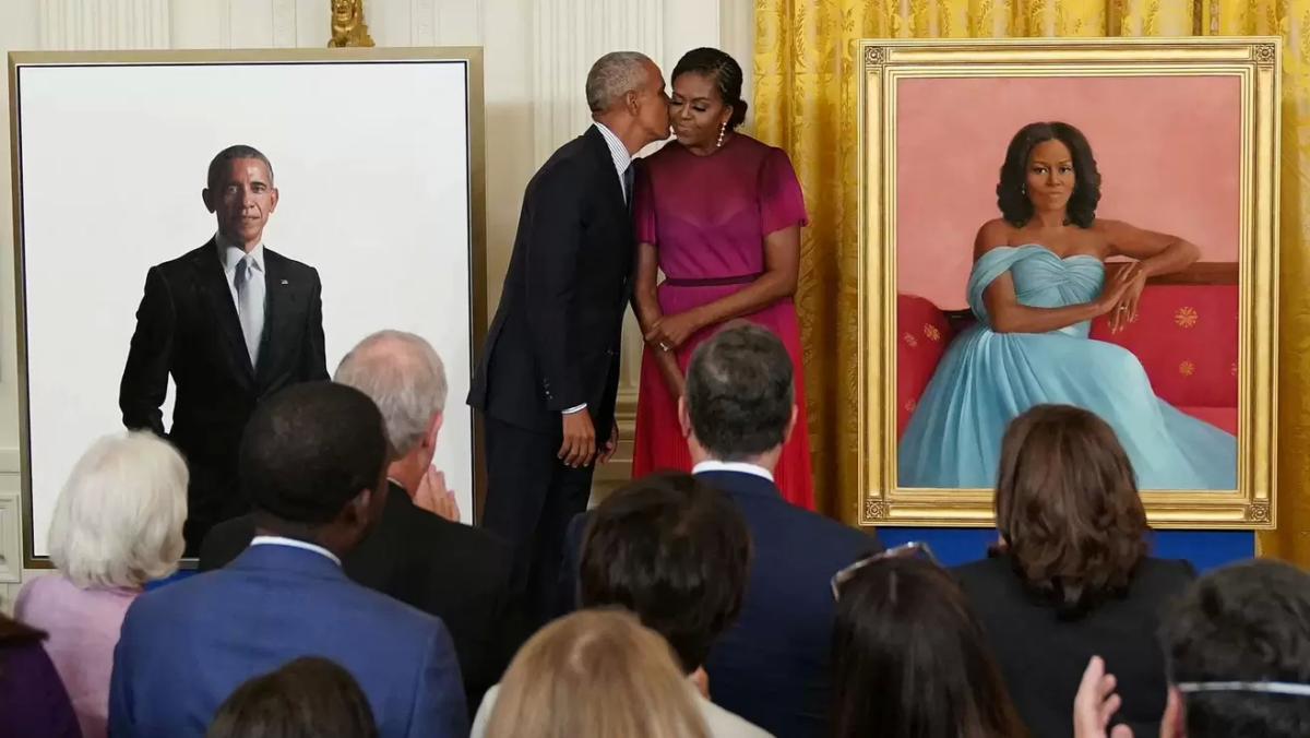 Michelle & Barack Obama  | Τα επίσημα πορτρέτα που αποκαλύφθηκαν μετά από 4 χρόνια καθυστέρηση