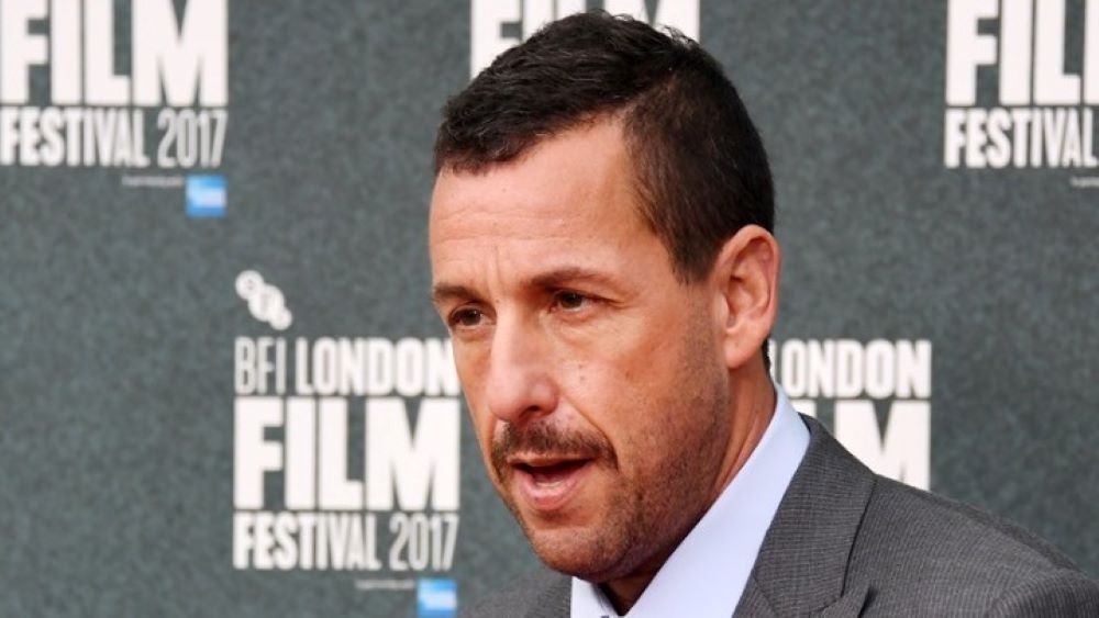 Η επιστροφή του Adam Sandler στη stand up κωμωδία με περιοδεία