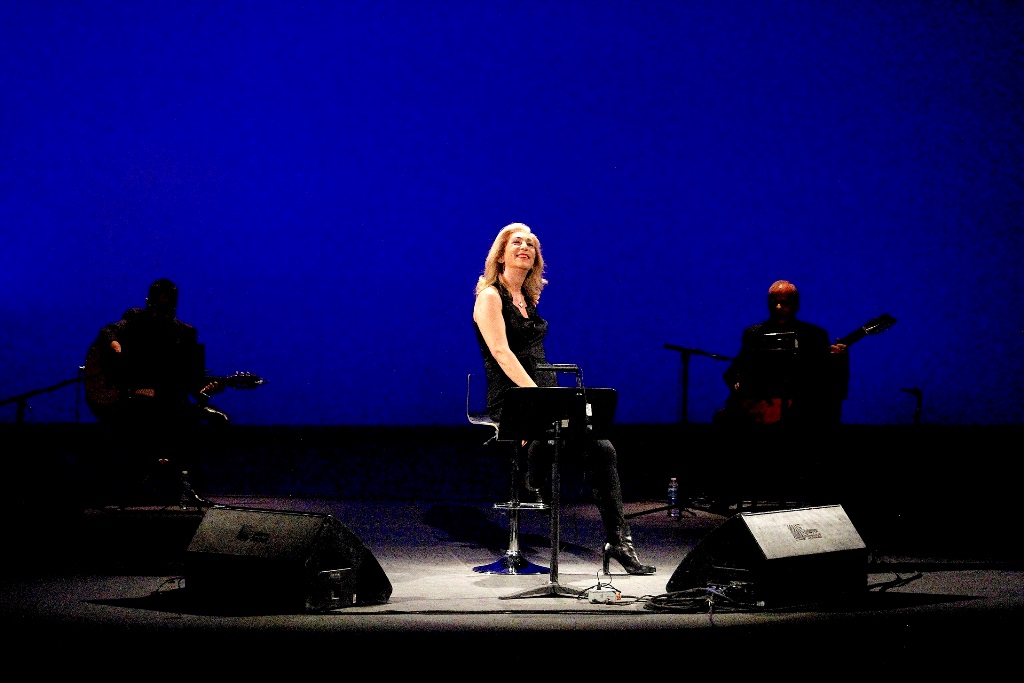 Horizons… Tαξίδι στις μουσικές του κόσμου με την Alexandra Gravas και τραγούδια από τη Μικρά Ασία