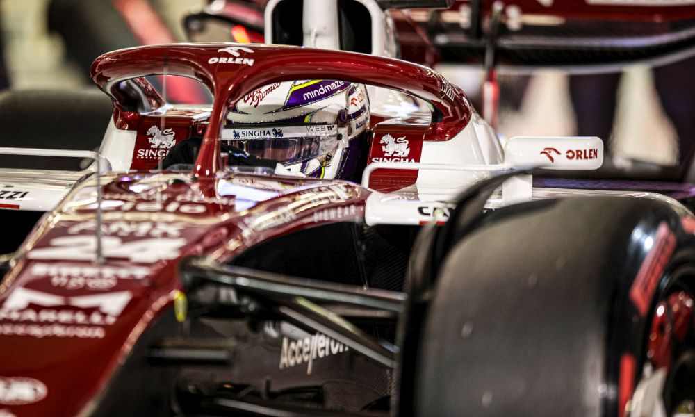 Η Alfa Romeo ανανέωσε το συμβόλαιο του Zhou