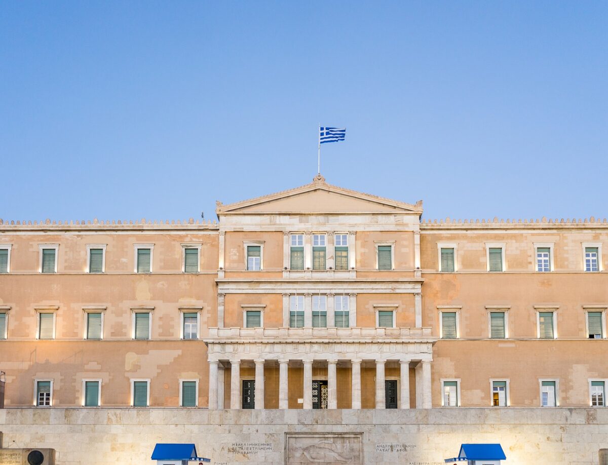 Οι εφοπλιστές – διακινητές λαθραίου ρωσικού πετρελαίου τώρα θέλουν να πουν και στη Βουλή