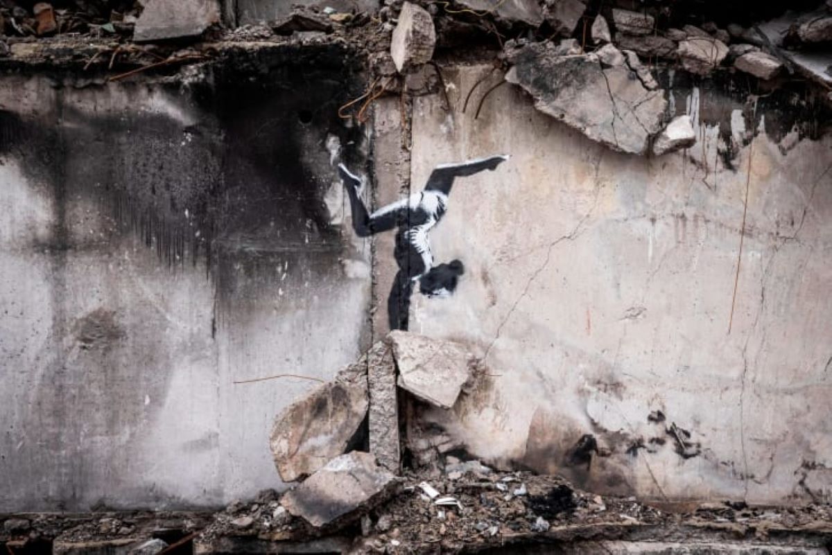 Banksy | H επιστροφή του άπιαστου καλλιτέχνη με νέο, δυνατό έργο στην Ουκρανία