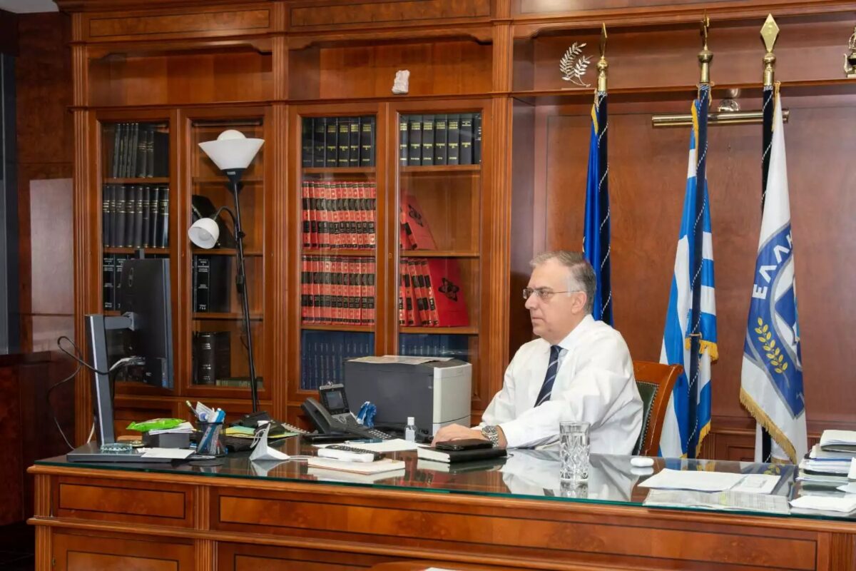 Η αλβανική μαφία «κόβει» ψήφους από τον Τάκη Θεοδωρικάκο