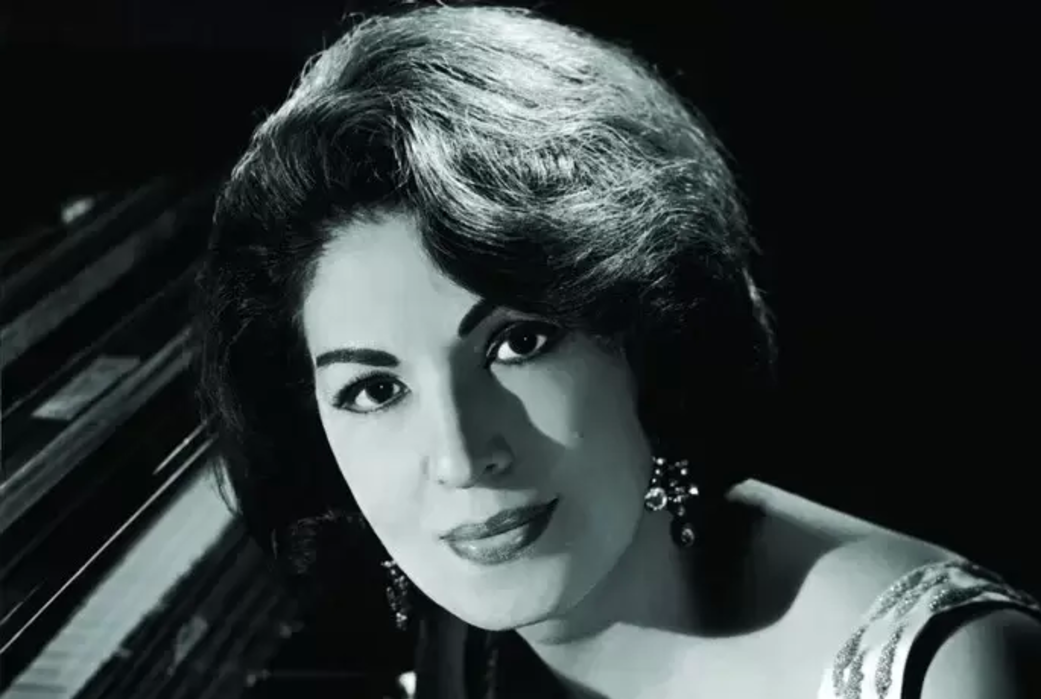 Consuelo Velazquez | H γυναίκα που έγραψε το αισθαντικό Besame Mucho