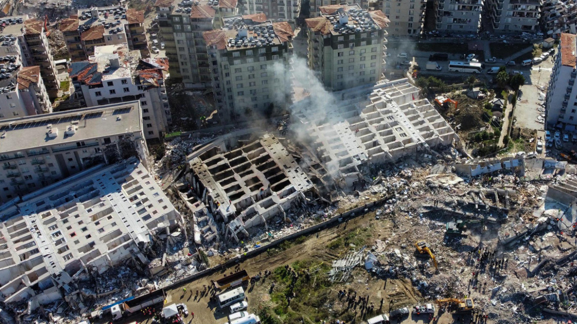 Τι είναι το «pancake collapse» που σάρωσε τα κτίρια στην Τουρκία;