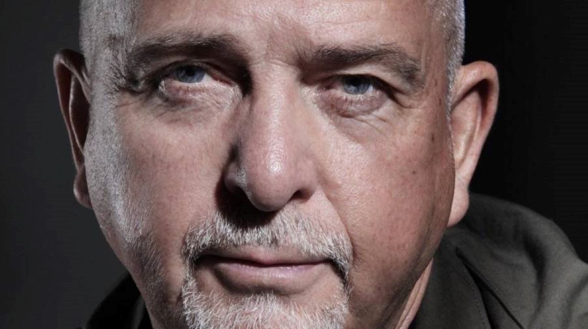 Peter Gabriel | Mόνο στην αμφιβολία είμαστε γυμνοί και ζωντανοί