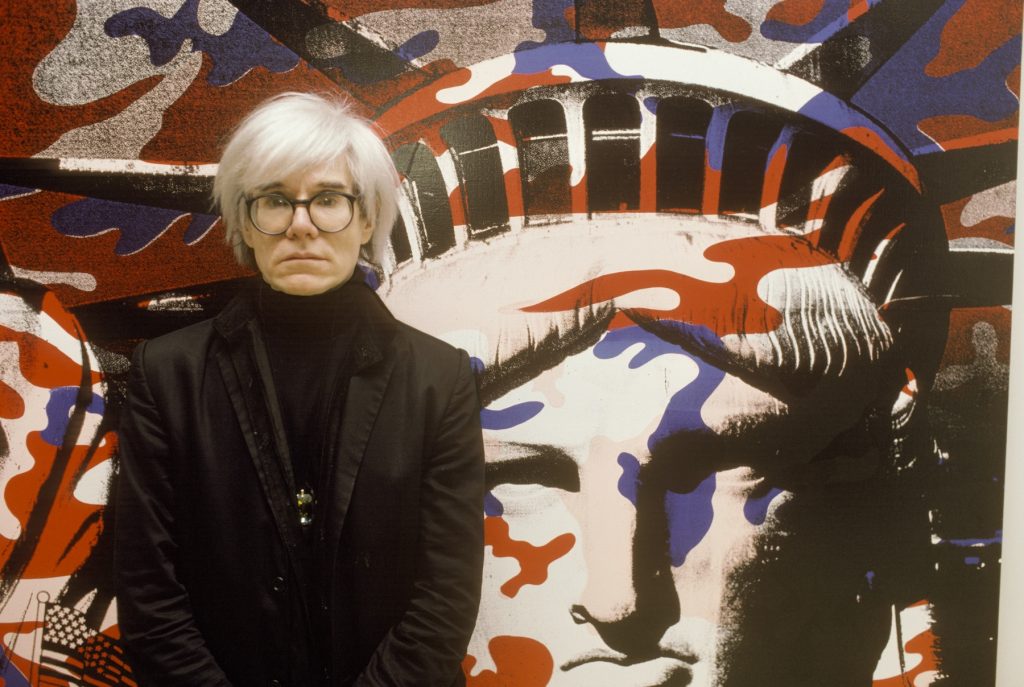 Andy Warhol | Το πιο ωραίο πράγμα σε μια φωτογραφία είναι ότι δεν αλλάζει ποτέ, ενώ οι άνθρωποι σ’ αυτήν αλλάζουν.