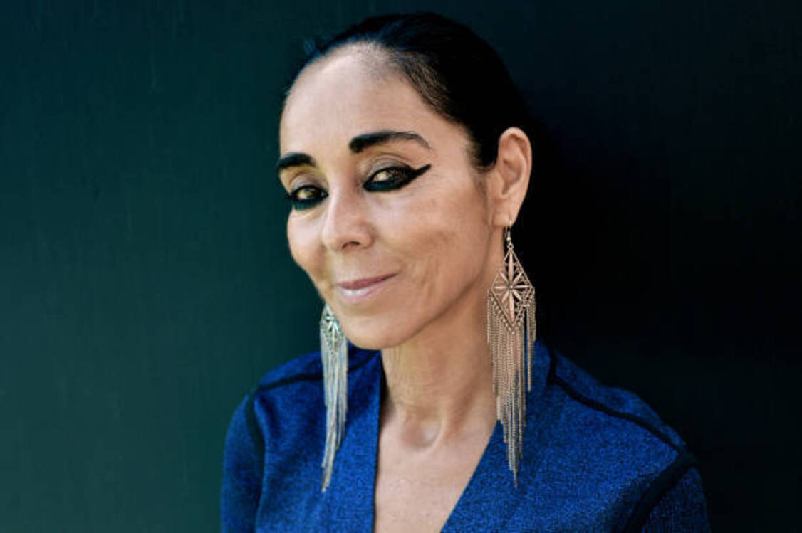 Shirin Neshat | Η Ιρανή εικαστικός που συγκλονίζει με τις ισχυρές καλλιτεχνικές-πολιτικές εικόνες της