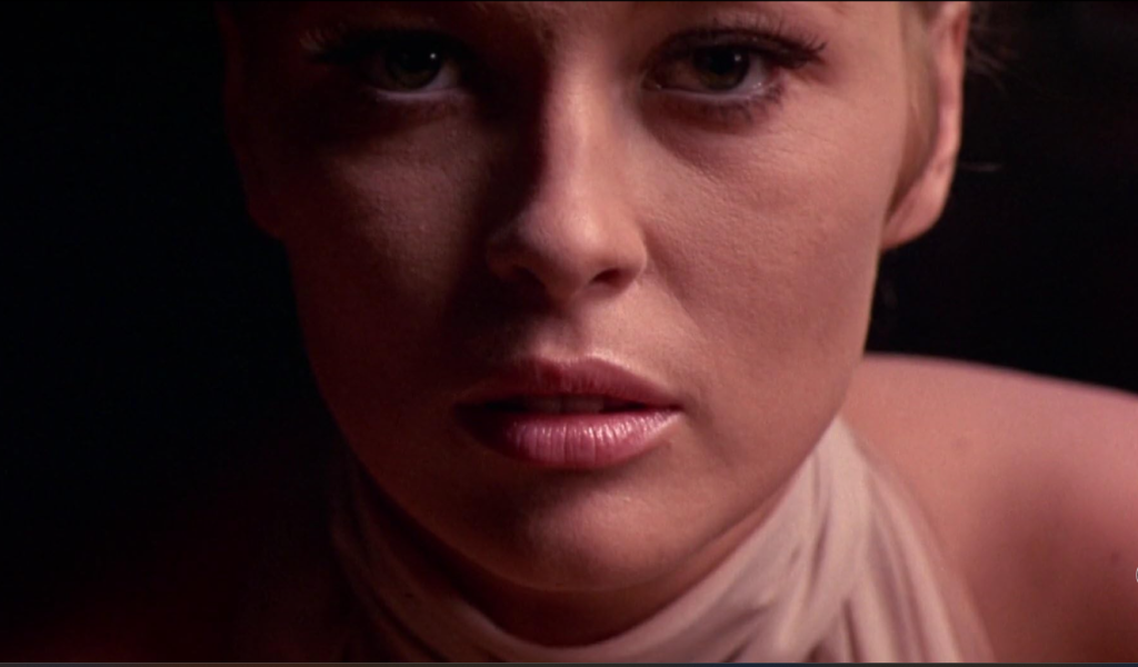 Φέι Ντάναγουεϊ στην ταινία "Υπόθεση Thomas Crown" (photo credit: ΙMDb)