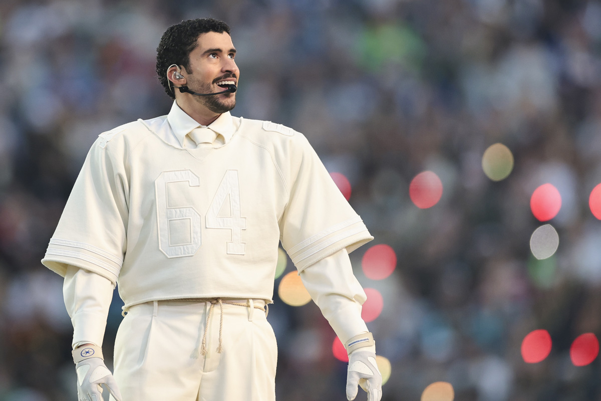 Ο Bad Bunny έκανε μια σαρωτική εμφάνιση στο Super Bowl και έστειλε μήνυμα αγάπης… στον Τραμπ