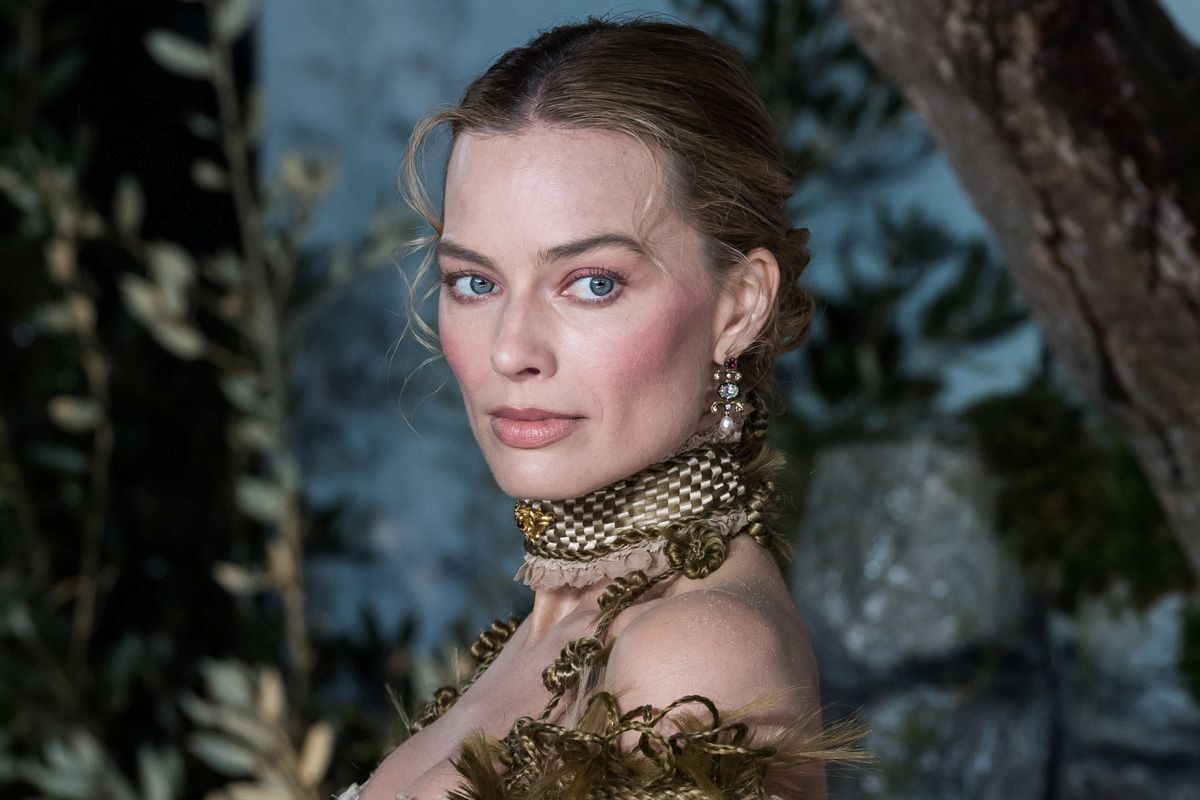 Μάργκοτ Ρόμπι: Η μακάβρια ιστορία που κρύβει το βραχιόλι της