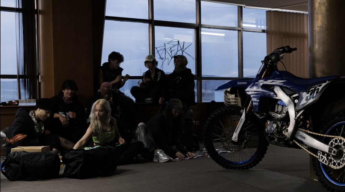 Φωτογραφία της επίμαχης διαφήμισης από την Dynasty Group Athens