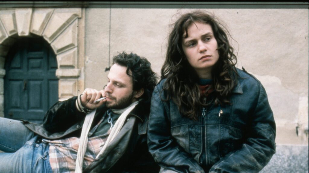 Δίχως Στέγη, Δίχως Νόμο