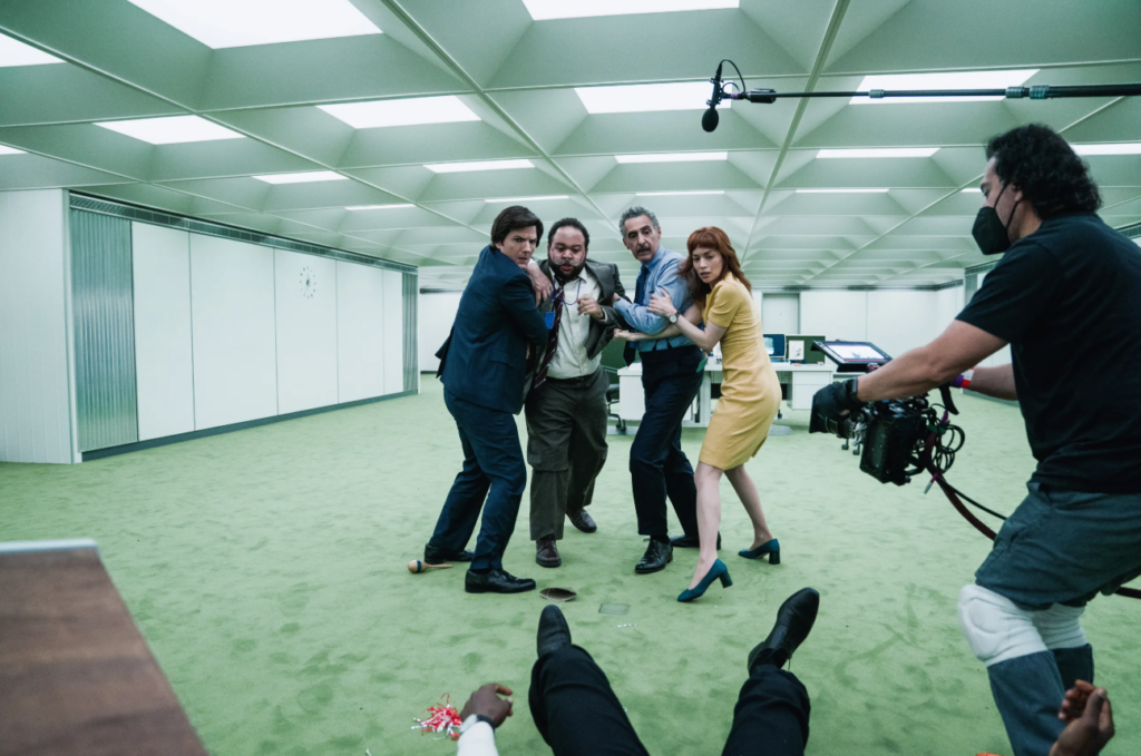 Φωτογραφία από τα γυρίσματα του Severance. Πηγή: Bluesky/@benstiller.redhour.com