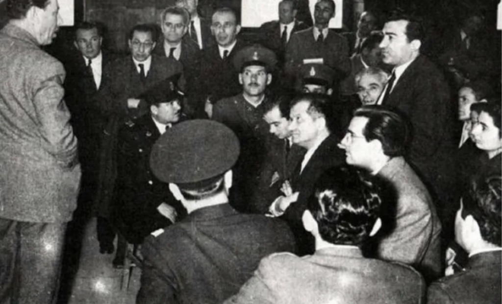 Η στάση του Νίκου Μπελογιάννη, αλλά και τα όσα υποστήριξε στην απολογία του, αποτελούν μια φιλοσοφική προσέγγιση της ιδεολογίας του.