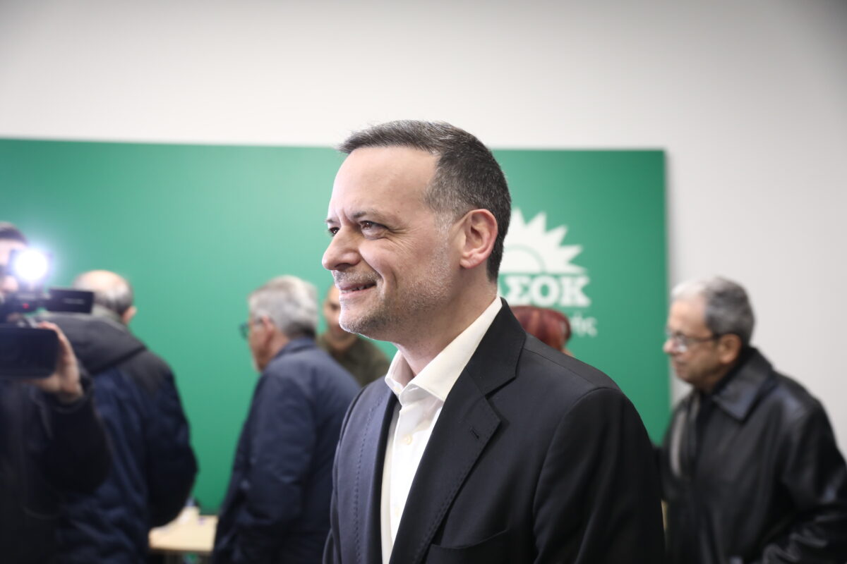 Το ΠΑΣΟΚ σε σύγκρουση και μόνο στη σκέψη της συγκυβέρνησης