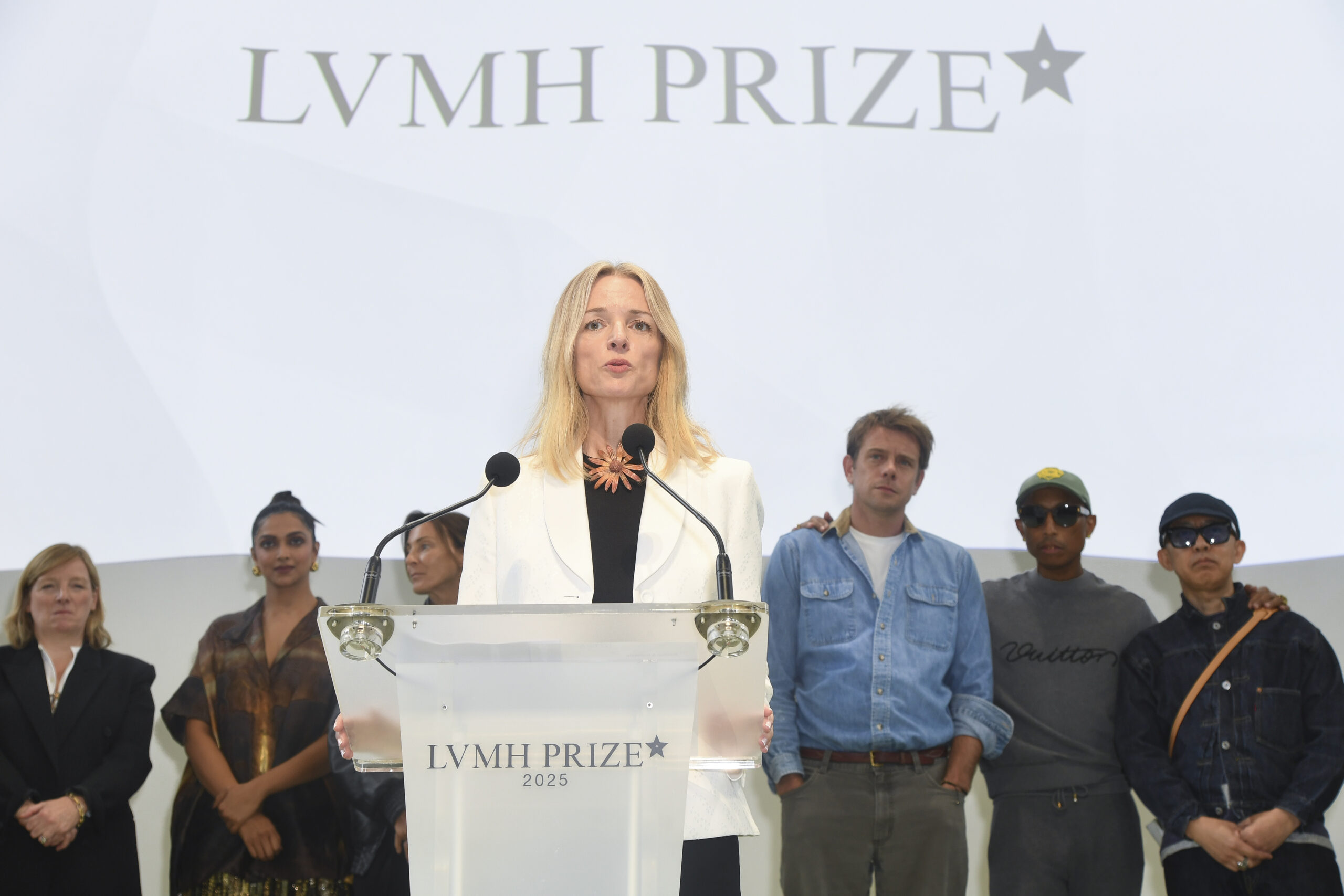 Η Ντελφίν Αρνό στα Βραβεία LVMH Prize 2025 που πραγματοποιήθηκαν στο Ίδρυμα Louis Vuitton στις 3 Σεπτεμβρίου 2025 στο Παρίσι, Γαλλία. (Φωτογραφία από τον Dominique Maitre/WWD μέσω Getty Images)