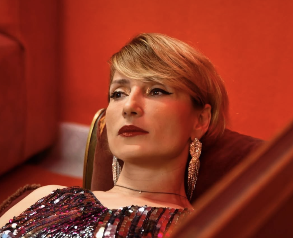 Ευδοκία Ρουμελιώτη: «Μία ώρα πριν τον γάμο μου, η μαμά μου, μου είπε ότι σήμερα παντρεύεστε 5 άτομα»