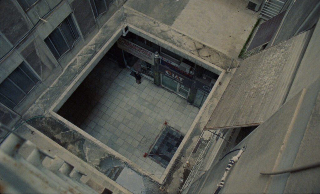 Πλατεία Αοράτων 6