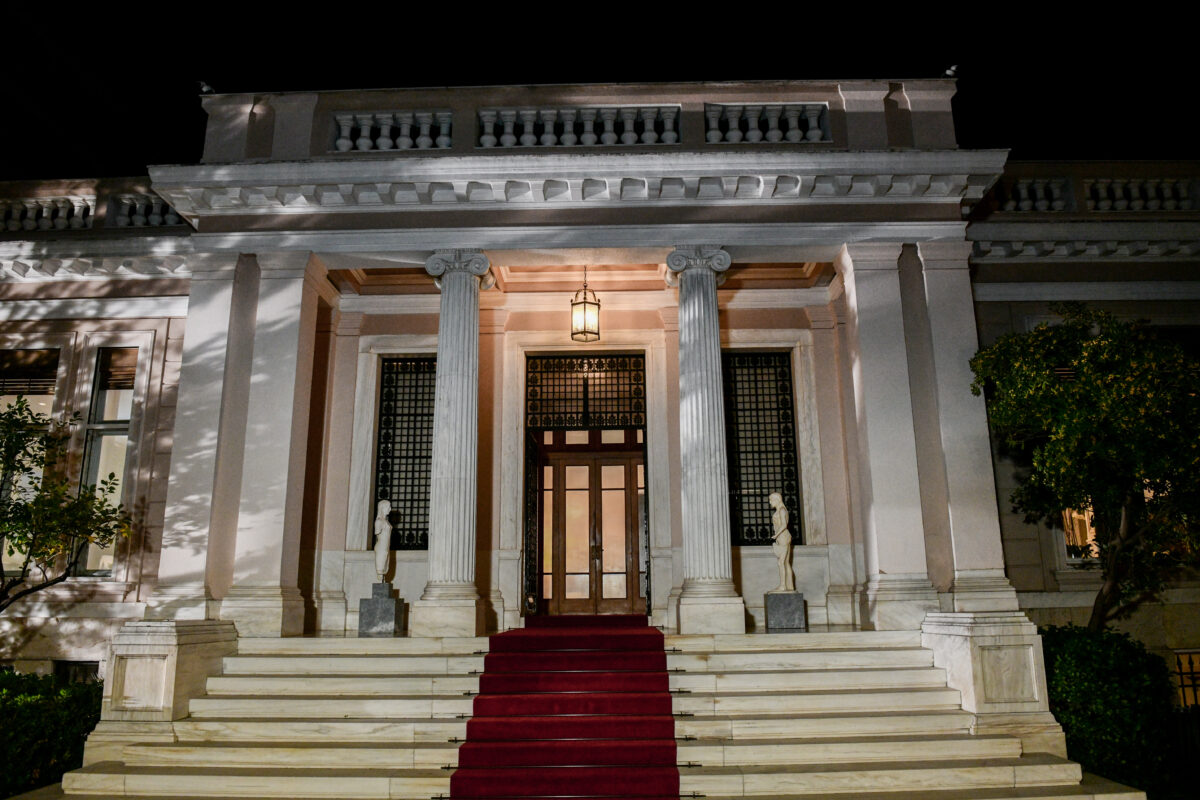 Οι επτά πληγές του Μαξίμου