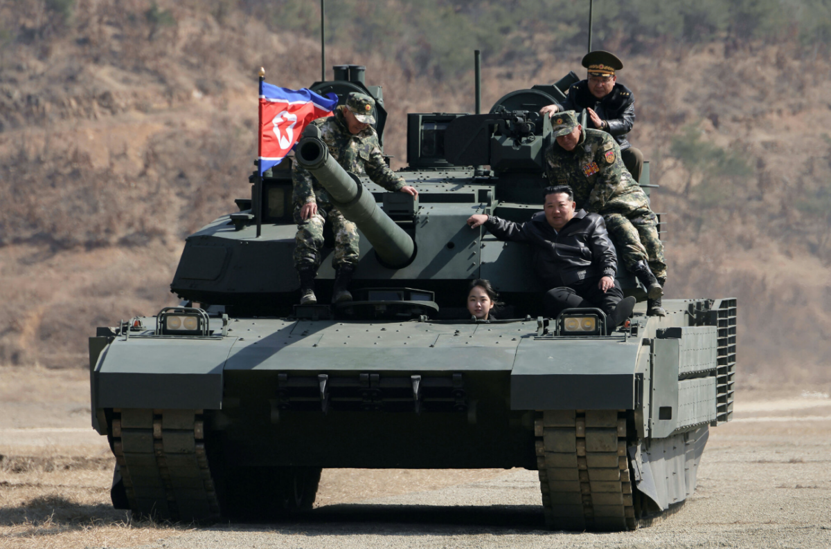 Όλα όσα πρέπει να ξέρεις για την έφηβη κόρη του Ανώτατου Ηγέτη της Βόρειας Κορέας, Κιμ Γιονγκ Ουν. Και τα... μαθήματα οδήγησης τανκ!