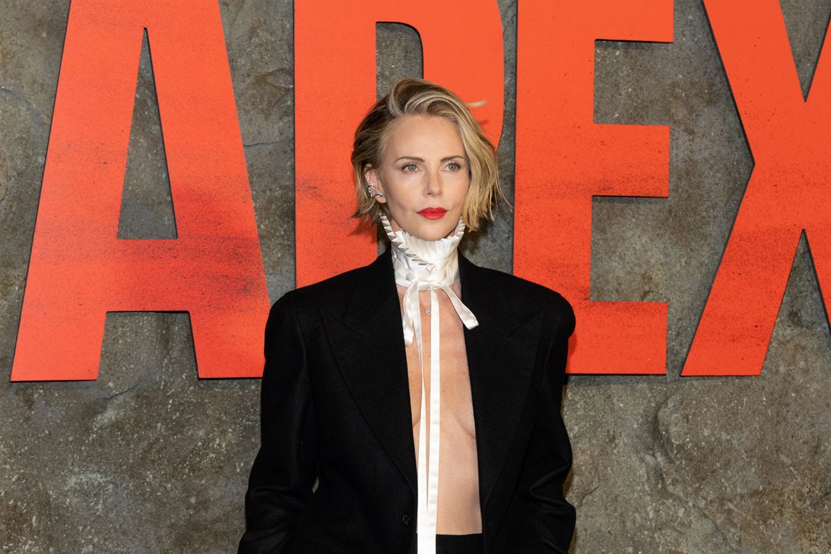 H Σαρλίζ Θερόν αποθέωσε το ανδρόγυνο look και μας έδωσε ιδέες styling για την άνοιξη