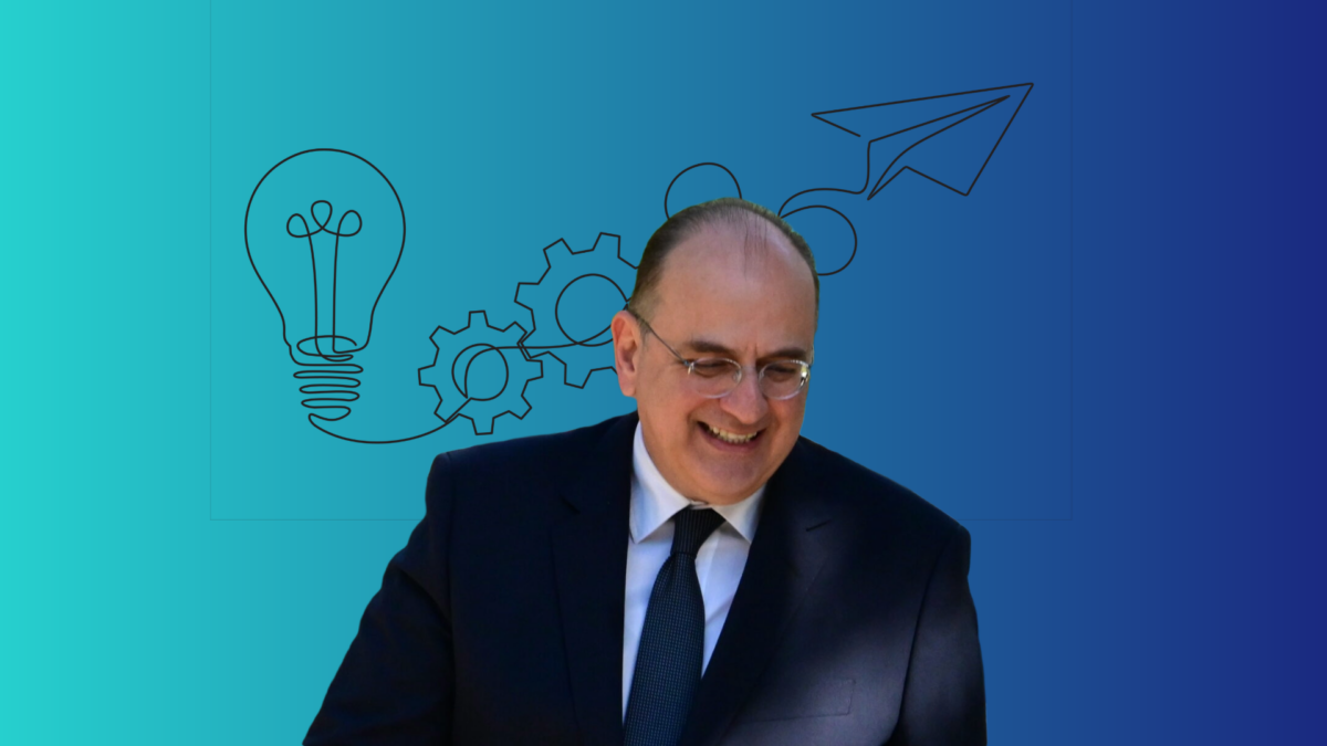 Χρειάστηκε μια δήλωση της Ντόρας Μπακογιάννη για να φέρει μια καθυστερημένη παραίτηση. Ο Μακάριος Λαζαρίδης παραμένει έξαλλος!