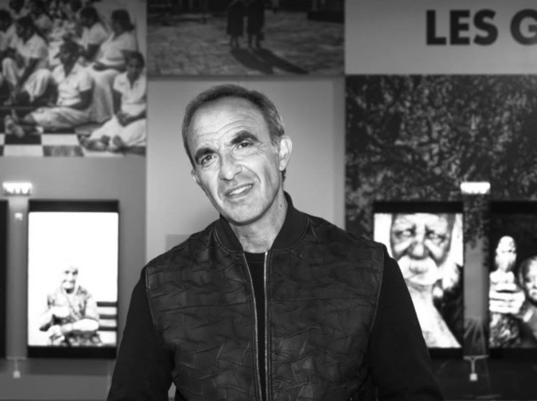 Ο Νίκος Αλιάγας συγκίνησε τραγουδώντας τον «Μέτοικο» στο γαλλικό Voice