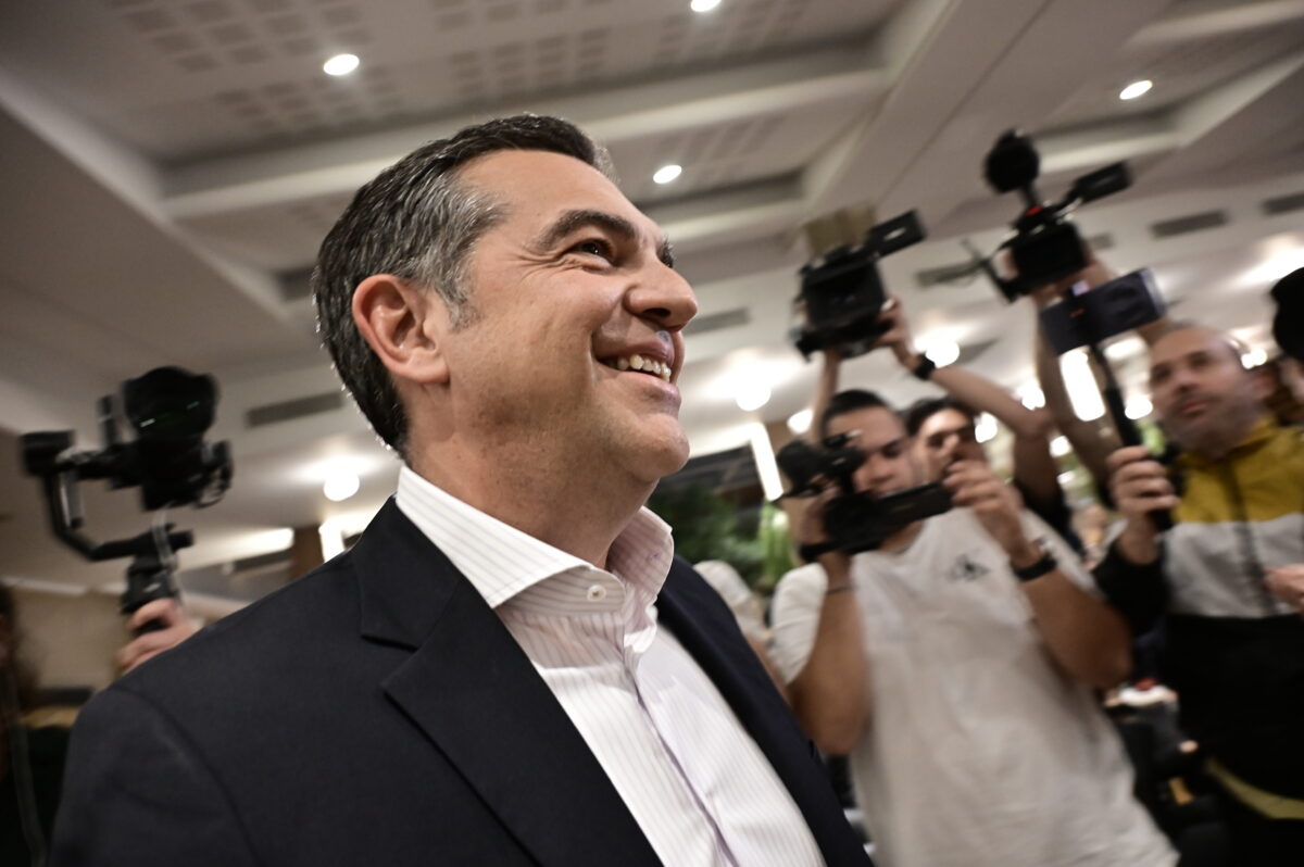 ΝΔ και ΠΑΣΟΚ σε επικοινωνιακό πανικό λόγω Τσίπρα